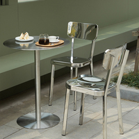 Table à manger d'extérieur en métal 2023 en forme de style doré de luxe