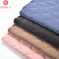 Remise 100% polyester 290gsm Release Emboss avec 300T Semi Dull Taffetas Cire imperméable ton à ton tissu pour doudoune