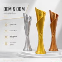 Trophée en résine incurvé moderne HBL personnalisable avec gravure de logo sur mesure, pour prix de cérémonie annuelle d'entreprise en petites séries