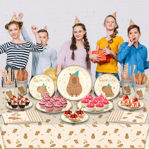 Vente en gros de sets de vaisselle de fête de Noël modernes, jetables, biodégradables et écologiques, sur le thème du capybara, personnalisables - Product Image 2