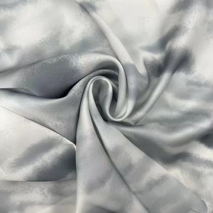 Hot Bán Màu Xám <span class=keywords><strong>Tie</strong></span>-<span class=keywords><strong>Dye</strong></span> Phong Cách In Vả<span class=keywords><strong>i</strong></span> Lụa Mịn Hiệu ứng Giả Acetate <span class=keywords><strong>Polyester</strong></span> Satin Váy Váy Vả<span class=keywords><strong>i</strong></span> Cho Cô Gá<span class=keywords><strong>i</strong></span> - Product Image 1
