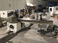Machine à fabriquer du papier mouchoir de poche entièrement automatique contrôlée par PLC avec pliage et gaufrage du papier 600 feuilles/min