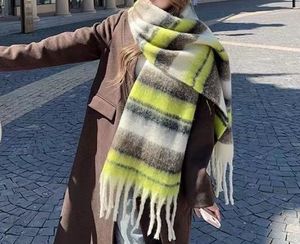 Bufanda de estudiante gruesa y cálida bloqueada de color avanzado para mujeres en invierno - Product Image 4