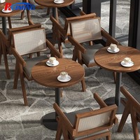 Table de café vintage en bois massif et chaises de salle à manger commerciales modernes pour restaurant, hôtel ou café