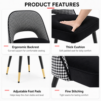 Chaises de salle à manger de style café moderne DM avec revêtement en velours léger, assise en mousse souple, pieds en métal noir pour salon