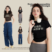 T-shirt court d'été Y2K pour femme, avec logo personnalisé imprimé, ourlet incurvé, longueur au-dessus du ventre, style vintage, avec plis latéraux