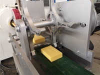 Machine de découpe de savon à lessive Logo de savon Machine à timbre Machine automatique de fabrication de savon Détergent Coupe-gâteau à vendre