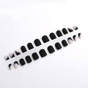 <span class=keywords><strong>Uñas</strong></span> Postizas <span class=keywords><strong>Cortas</strong></span> Góticas en Negro <span class=keywords><strong>Mate</strong></span>, 24 Piezas, con Punta Francesa y Brillo Plateado, <span class=keywords><strong>Uñas</strong></span> Falsas Reutilizables para Manicura DIY para Chicas - Product Image 4