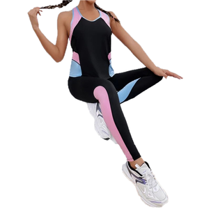Conjunto Deportivo de 2 Piezas para Mujer Talla Grande KY, Top sin Mangas con Parches, Cinturón a Juego, Pantalones Cortos de Compresión Antibacterianos - Product Image 1