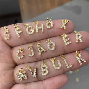 จี้ตัวอักษร A-Z คุณภาพสูง สแตนเลสสตีล ชุบทอง 14K ประดับเพชร จี้รูปแบบศาสนาสำหรับสร้อ<span class=keywords><strong>ย</strong></span>คอ โลหะผสมเซอร์คอน - Product Image 1
