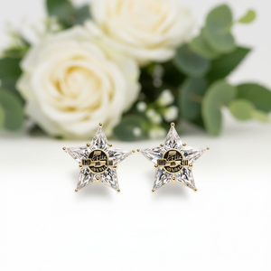 Orecchini a Perno Golden Star in Oro 18K con Cristalli e Strass, Montatura a Griffe, Trendy Unisex per Uso Quotidiano - Product Image 2