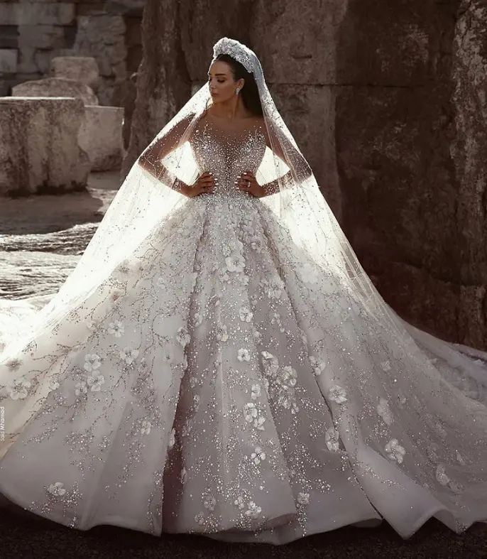 Dubai Royal Long Sleeve Lace Applique Crystal Flowers Wedding Dress Luxury Queen's Wedding Dress