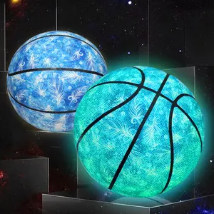 Lamine PU basketbol boyutu 7 holografik parlayan yansıtıcı basketbol sevgililer günü için karanlık basketbol topu kızdırma
