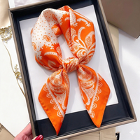 Foulard carré en satin en gros pour femmes 70x70cm, accessoire de mode pour le cou, la tête, bandana, cheveux, sac, stock disponible, OEM ODM 1026-614