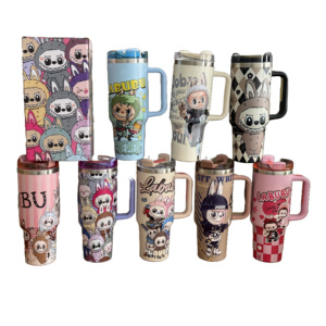Logo Cobranded personalizzato Popmart the Monster Labubu <span class=keywords><strong>tazze</strong></span> isolate di grande capacità Vcauum bottiglia da 40 once Tumbler <span class=keywords><strong>tazze</strong></span> <span class=keywords><strong>con</strong></span> confezione regalo
