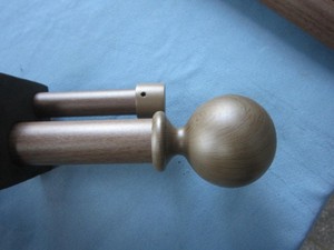 Di lusso moderno doppio drappeggio asta termina casa in metallo mode palo della finestra <span class=keywords><strong>con</strong></span> venature di legno palla per il sud Europa tende per la casa - Product Image 5