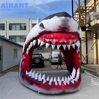 Décoration de tunnel gonflable en forme de bouche de requin pour fête de plage estivale, tunnel géant gonflable en forme de mâchoire de requin pour événements sur le thème de l'océan