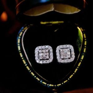 Boucles d'oreilles clous carrées élégantes et luxueuses Xinfly, en or véritable 18 carats avec diamant naturel 0,50 ct, design moderne, marque populaire, vente en gros - Product Image 3