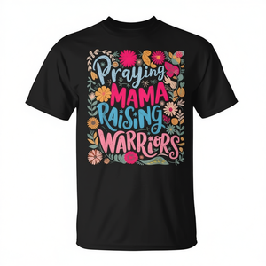 Camiseta Praying Mama Raising Warriors, regalo cristiano religioso para el día de la madre para mujeres - Product Image 2