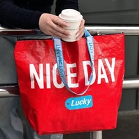 Sac de courses tissé en plastique imprimé couleur avec film, vente en gros d'usine, sac à main portable en PP pour voyage, sac cadeau
