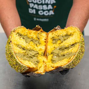 Panettone Artigianale Il Pistacchioso 1,3kg Extra-Riempito con Pistacchi Set Regalo per le Festività - Product Image 1