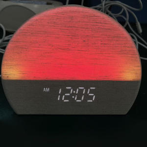 Machine à bruit blanc numérique pour bébé OEM d'usine, lumière nocturne à 7 couleurs, 30 sons naturels relaxants, machine à bruit pour dormir et se réveiller - Product Image 2