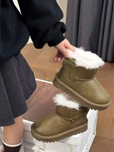 Ces bottes de neige pour enfants sont en cuir souple et imperméable. Ils sont conçus avec des fermetures éclair et offrent une excellente chaleur. - Product Image 3