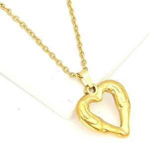 สร้อยคอจี้หัวใจสแตนเลสสีทอง ดีไซน์ฉลุลาย ของขวัญเครื่องประดับ - Product Image 3
