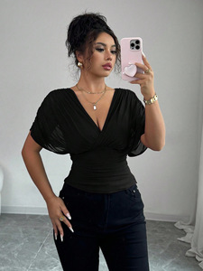 เสื้อยืดแขนสั้นทรงเข้ารูปคอวีเซ็กซี่สำหรับผู้หญิง คุณภาพสูง ดีไซน์พิเศษ สำหรับฤดูใบไม้ผลิและฤดูร้อน - Product Image 2