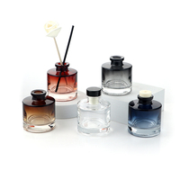 Bouteilles vides de diffuseur de parfum de 50ml 100ml 150ml 200ml avec des bâtons de roseaux bouchons d'or pour le cadeau de décoration de parfum d'huile à la maison