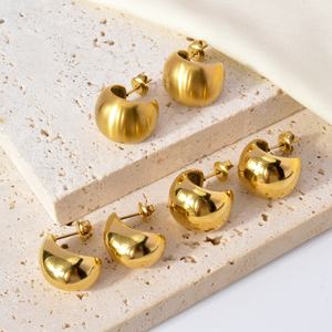 Nouvelles boucles d'oreilles pendantes tendance en acier inoxydable 304/316L, plaqué or 18K PVD, vente en gros d'usine, personnalisables, unisexe - Product Image 1