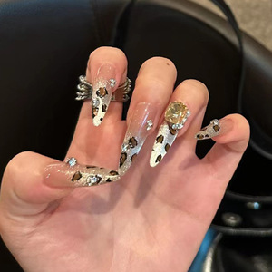 Qianya vente en gros étincelle presse sur les <span class=keywords><strong>ongles</strong></span> 10 pièces-<span class=keywords><strong>automne</strong></span> hiver papillon diamant <span class=keywords><strong>faux</strong></span> <span class=keywords><strong>ongles</strong></span> ensemble fait à la main de luxe pour les filles de la mode - Product Image 2