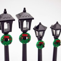 Ensemble de lampadaires de Noël miniatures pour maison de poupée, décorations festives, simulation de couronne, lampadaire, décor de scène OB11, cadeau créatif