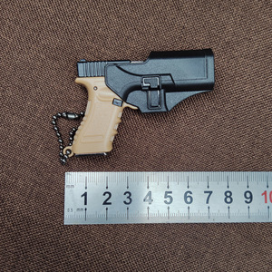 Llavero con Pistola en Miniatura, Funda Protectora de ABS, Llavero con Funda para Modelo de Aleación a Escala 1:3 - Product Image 5