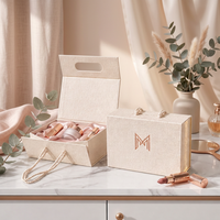 Boîte cadeau en papier pliable personnalisée avec fermeture magnétique et poignée en ruban pour l'emballage de cosmétiques et de bougies