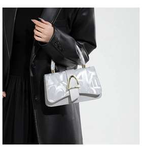 Sac bandoulière femme tendance 2026 avec boucle, sac à l'épaule mode pour femme - Product Image 1