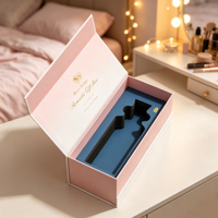 Boîte cadeau pliable magnétique rose pour spiritueux, insert en mousse EVA personnalisé en forme de bouteille avec logo cœur doré pour l'emballage du Baijiu chinois