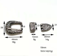 Langming ZB9539F Nouvelle Collection Rétro Drama Ensemble de trois pièces Ceintures à boucle à ardillon sculptée motif papillon et motif fleur de Tang Grass 19mm Moulage