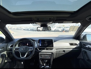 NUEVO Volkswagen <span class=keywords><strong>T</strong></span>-<span class=keywords><strong>ROC</strong></span> 2025 300TSI 1.5L Potencia (150hp) 4 Cilindros Combustible Gasolina Transmisión Automática Volante a la Izquierda - Product Image 2