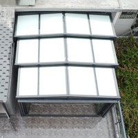 La structure en aluminium motorisée par clôture inclinée escamotable électrique commerciale de véranda quatre saisons loge en verre mobile extérieur