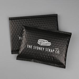 ซองกันกระแทกพิมพ์โลโก้สีดำด้านแบบกำหนดเองสำหรับส่งเสื้อผ้า - Product Image 1