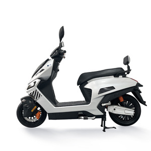 Moto longue portée, véhicule deux-roues rapide et stylé, moto haute performance - Product Image 2