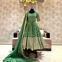 Menampilkan Gaun Anarkali Desain Modern Bordir Georgette Murni Eksklusif Desainer, Model Longgar, Warna Hijau, Royal Export Surat