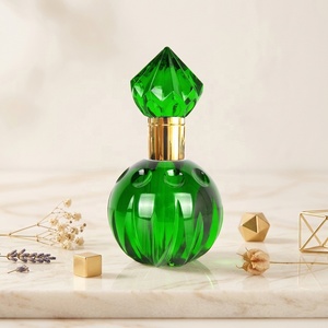 Flacon de parfum en verre cristal personnalisé de luxe, design facile à ouvrir, emballage élégant pour parfum féminin, idéal pour offrir en cadeau - Product Image 5