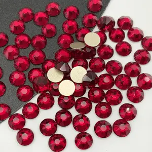 Siam perline di strass di colore chiaro cristallo k9 per accessori per unghie rosso scuro borgogna 4mm perline tacchi da donna