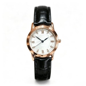 Reloj de cuarzo de estilo femenino con números romanos y correa de cuero con diseño de concha - diseño sencillo - Product Image 4