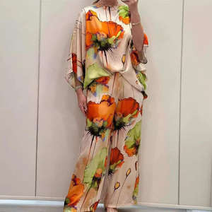 ชุดลำลอง2ชิ้นสำหรับผู้หญิงชุด2ชิ้นแฟชั่นฤดูร้อนผ้าซาตินพิมพ์ลายเสื้อคอกลมเซ็กซี่สำหรับผู้หญิง + กางเกงขายาวขากว้าง - Product Image 2