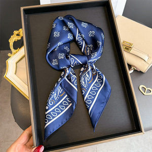 <span class=keywords><strong>Foulard</strong></span> carré <span class=keywords><strong>en</strong></span> <span class=keywords><strong>soie</strong></span> imitation cachemire noir et blanc, bandana, <span class=keywords><strong>foulard</strong></span> pour cheveux et cou, <span class=keywords><strong>foulard</strong></span> cachemire classique pour <span class=keywords><strong>femme</strong></span>, 27 pouces, OEM/ODM - Product Image 5