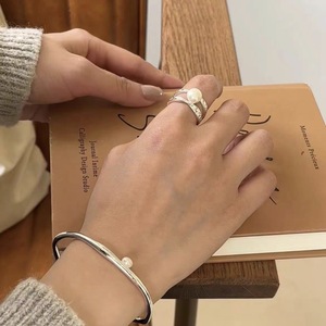 Anillo de perlas naturales en capas, plata de ley S925, engaste en bisel, diseño minimalista para mujer, uso diario. - Product Image 2