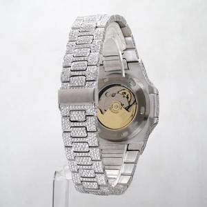 Montre de luxe de qualité export, 40 mm, avec bracelet en acier inoxydable, design élégant, mouvement à quartz analogique, disponible à la vente - Product Image 2